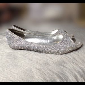 DAVID'S BRIDAL SILVER  CRYSTAL WEDDING SHOES